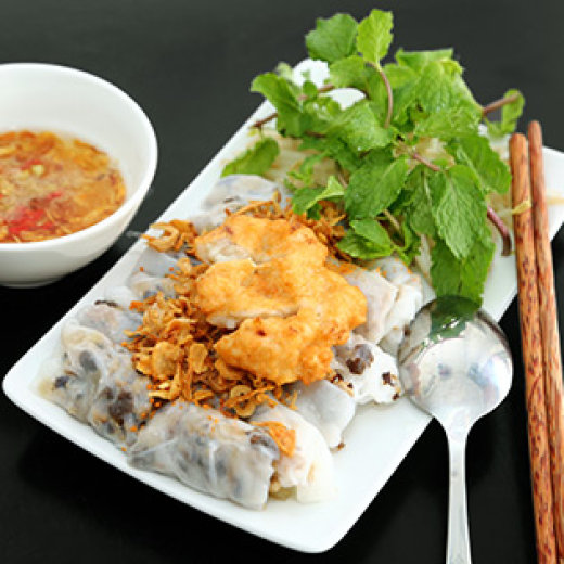 bánh cuốn chả mực thơm ngon khó cưỡng