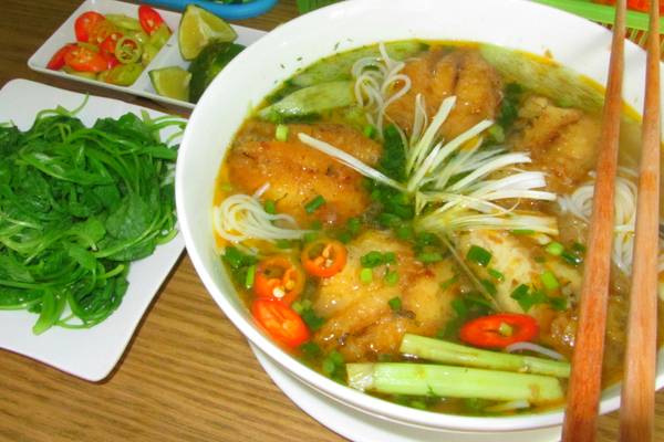 Nấu bún chả mực đơn giản tại nhà
